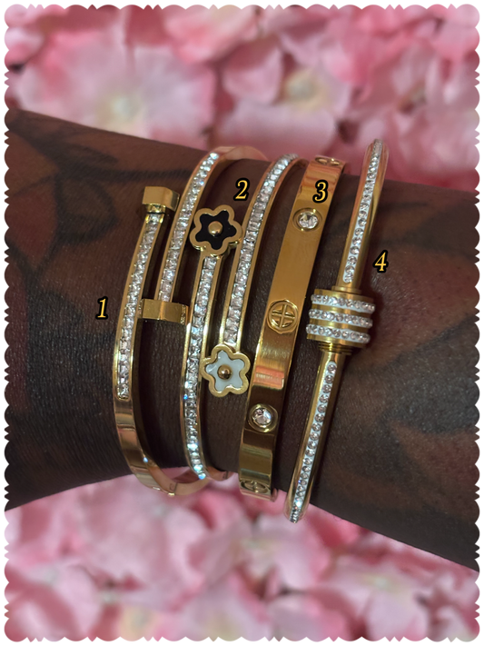 “Luxurious” Gold Bangle Bracelets(1pc.)