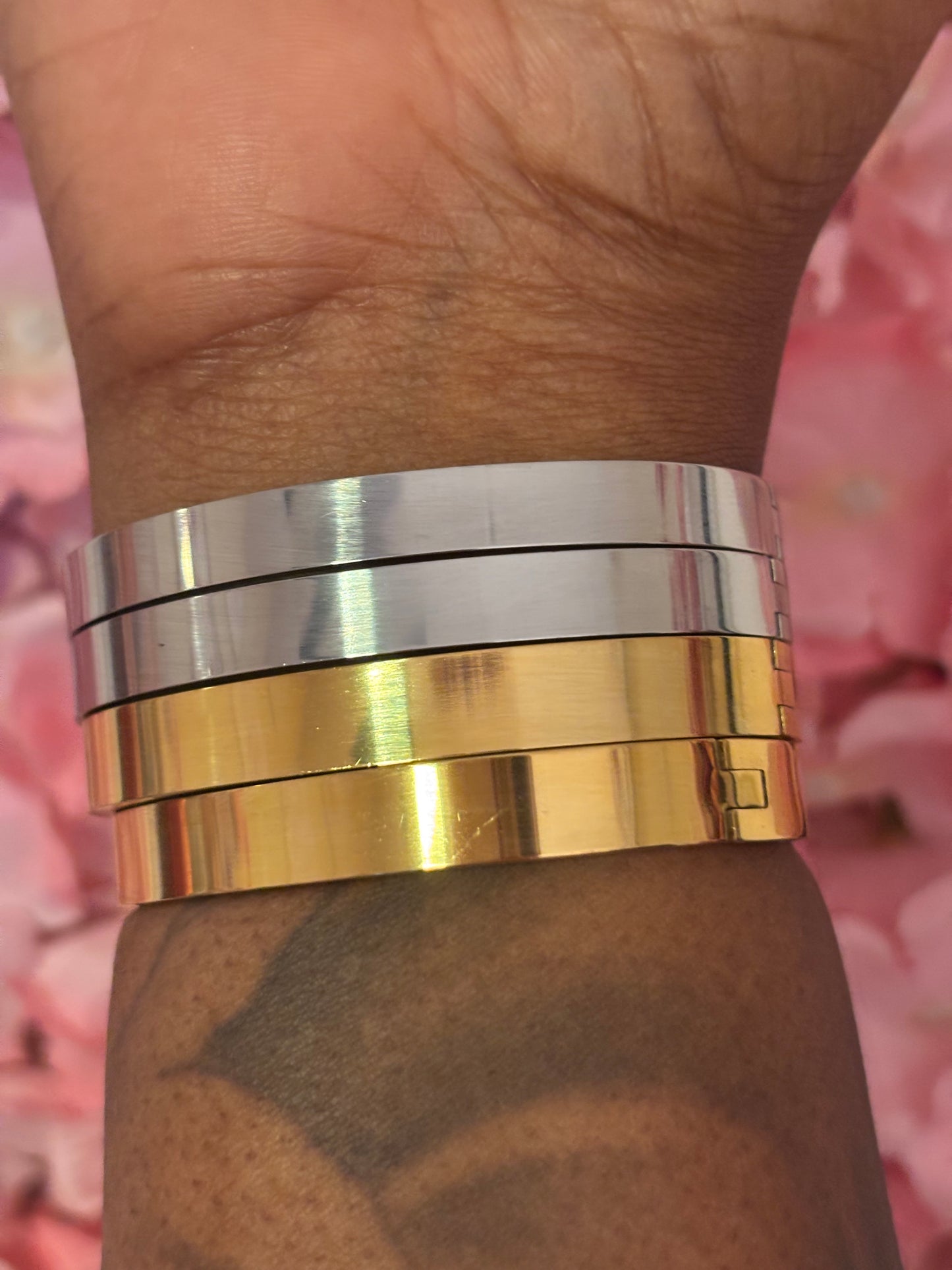 “Luxury” Gold Flower/Sweetheart Bracelets(1pc.)