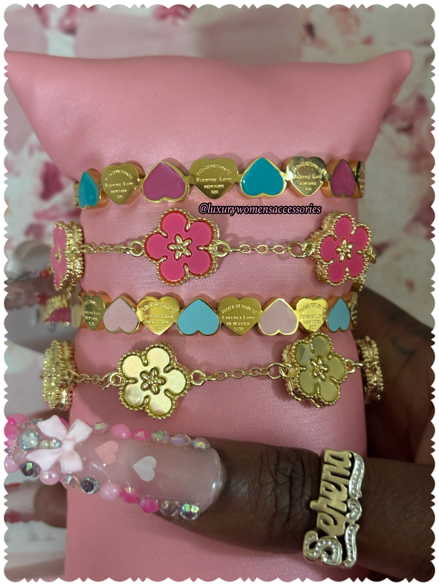 “Luxury” Gold Flower/Sweetheart Bracelets(1pc.)