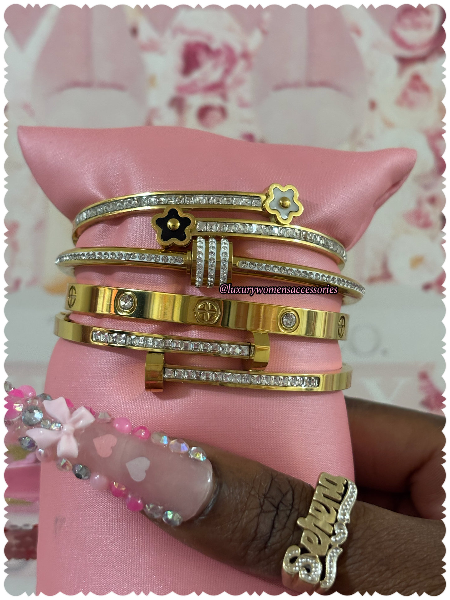 “Luxurious” Gold Bangle Bracelets(1pc.)