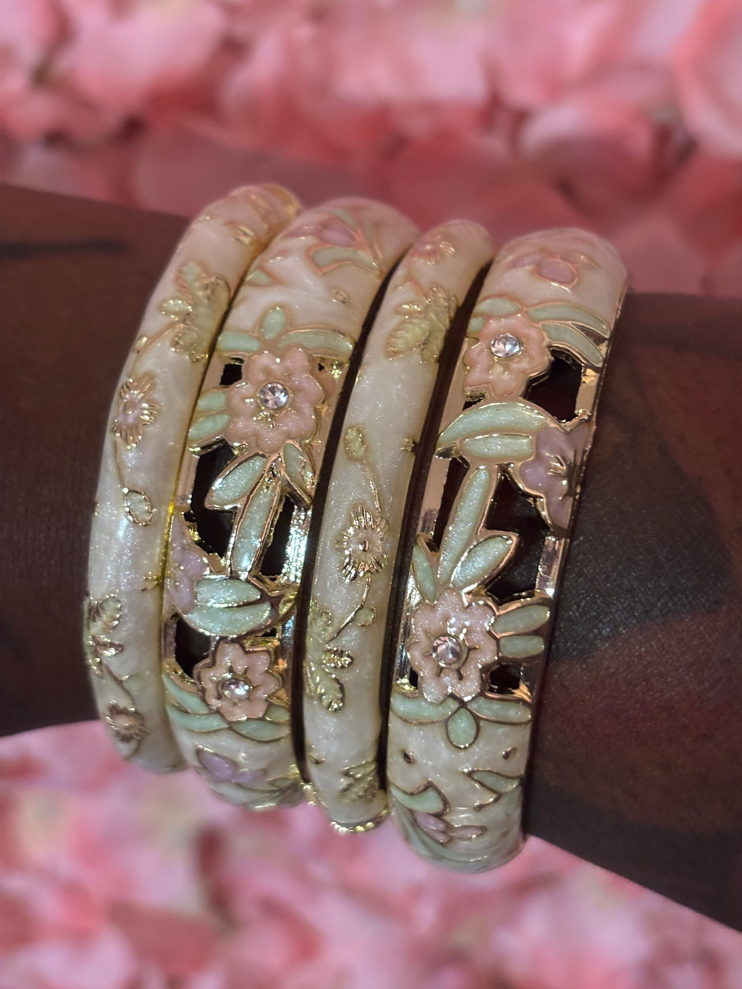 "Cream/Gold" Flower Bangle Bracelets(1pc.)